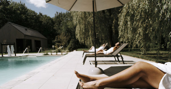 The tan area at Strøm Spa Mont Saint-Hilaire