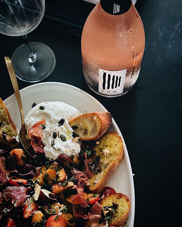 Peaches-strawberries-tomatoes-and-burrata-salad----Fiol-Rosé-and-Glass