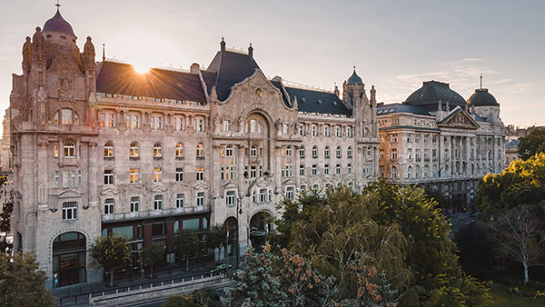 Four-Seasons-Hotel-Gresham-Palace---Budapest---Extérieur