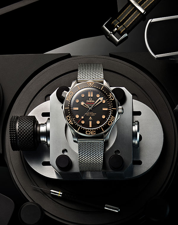 OMEGA-Seamaster-Diver-300-M-007-Edition-James-Bond---Watch-titanium-strap