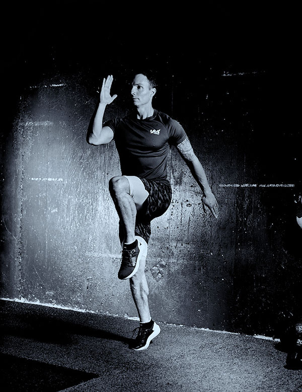 Knee-raises----YUL-Fitness---Dino-Masson---Photo-Louis-Prud'homme