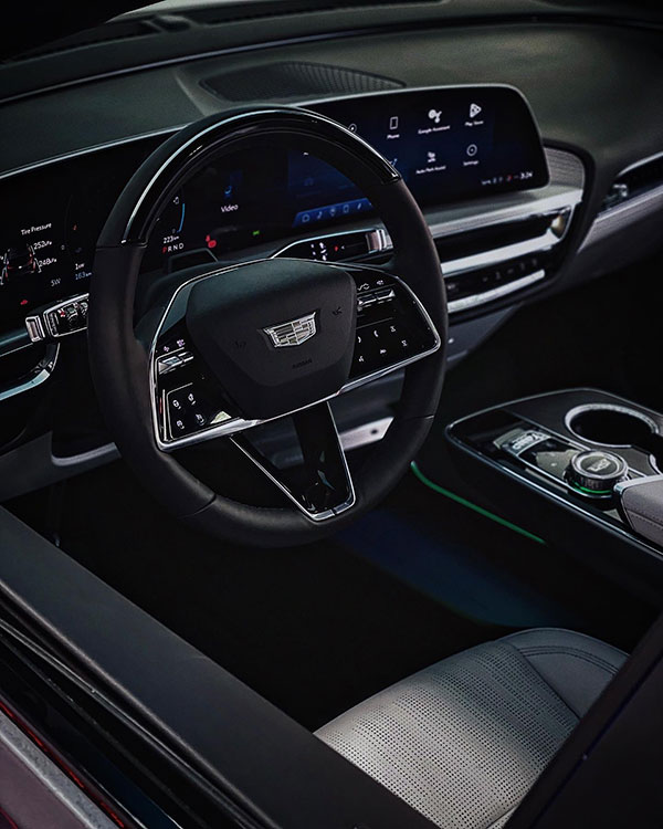 The-Cadillac-Lyriq---Interior-+-dashboard