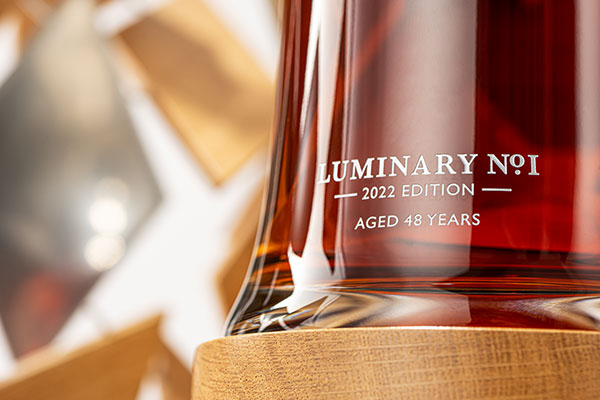 Luminary-Series------The-Dalmore-et-V&A-Dundee---Rare---Bouteille---48-Year-Old