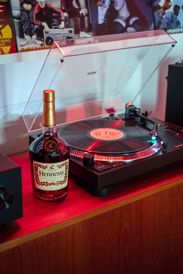 Hennessy-Sound-Box-at-W-Montréal---Hennessy-Bottle