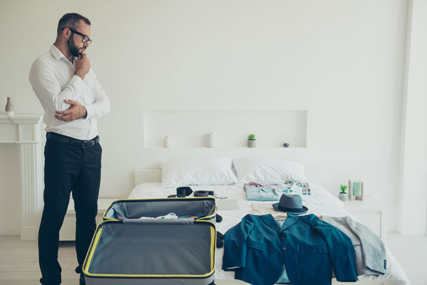 How-to-Be-a-Gentleman-on-the-Plane---Luggage