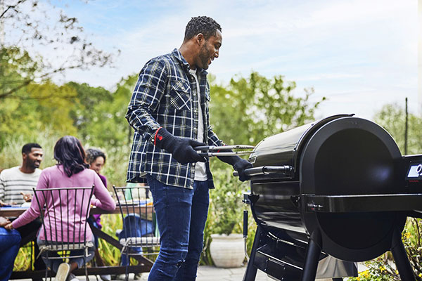 Everything-for-the-perfect-Fathers-Day---Weber-SmokeFire-Sear