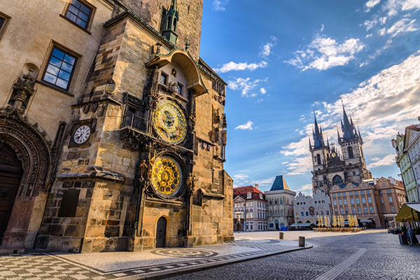 Ancien-hôtel-de-ville-de-Prague-avec-l’horloge-astronomique ---Photo-par-Noppasin-Wongchum