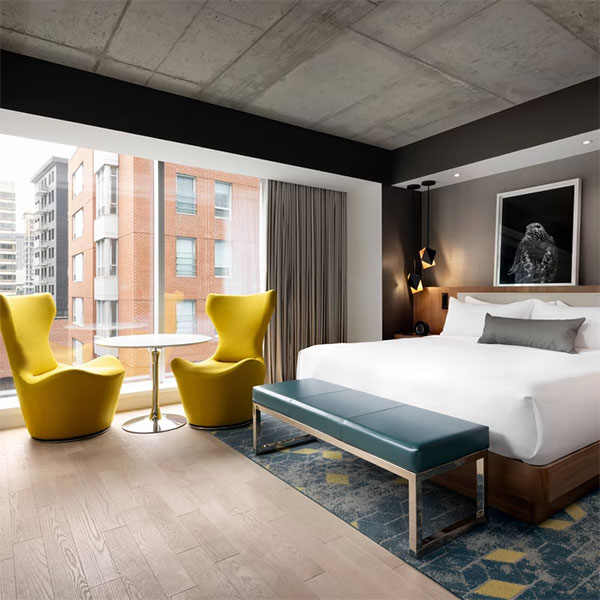 Humaniti-Hotel-Montréal---Room---King-Bed