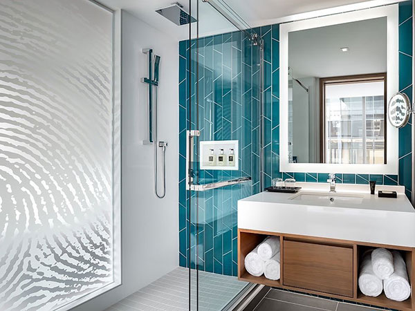 Humaniti-Hotel-Montréal---Room---Shower