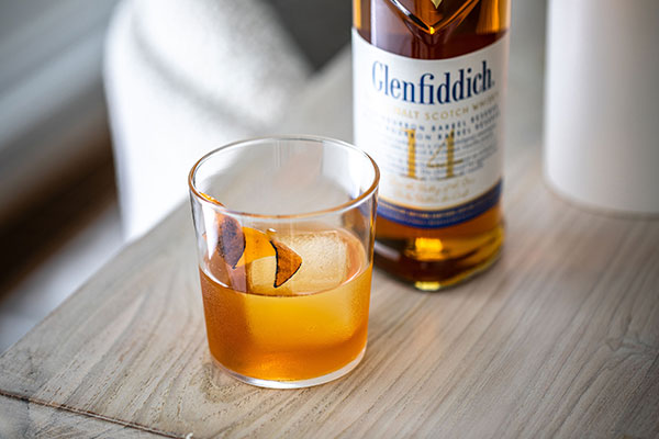 Cocktail-of-the-week---Maple-Old-Fashioned-with-flamed-orange---Cocktail-and-bottle---Glenfiddich-14