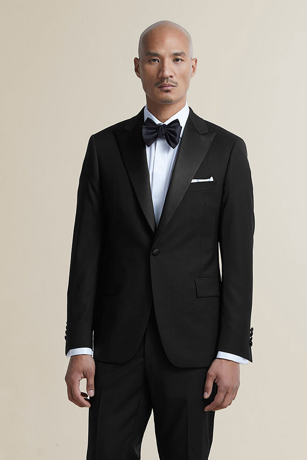 The pocket square is an essential to compte the tuxedo perfect lookPhoto : Samuelsohn