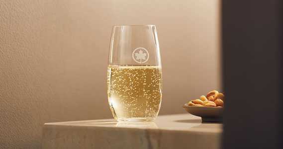 A Glass of champagne chosen by sommelier Véronique RivestPhoto : Air Canada