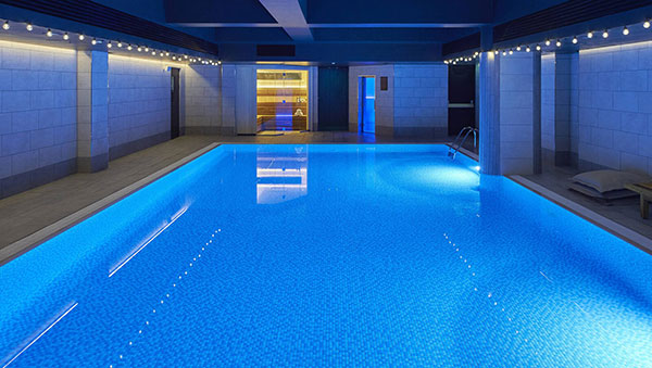 The swimming pool and its saunaPhoto: Kimpton Charlotte Square Hotel