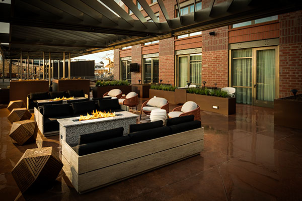 La terrasse est un endroit parfait pour se reposer Photo : The Elizabeth Hotel
