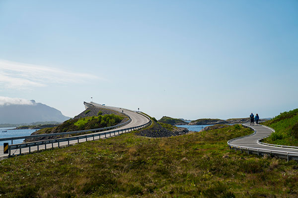 Vue sur le spectaculaire Pont Storseisundet en Norvège