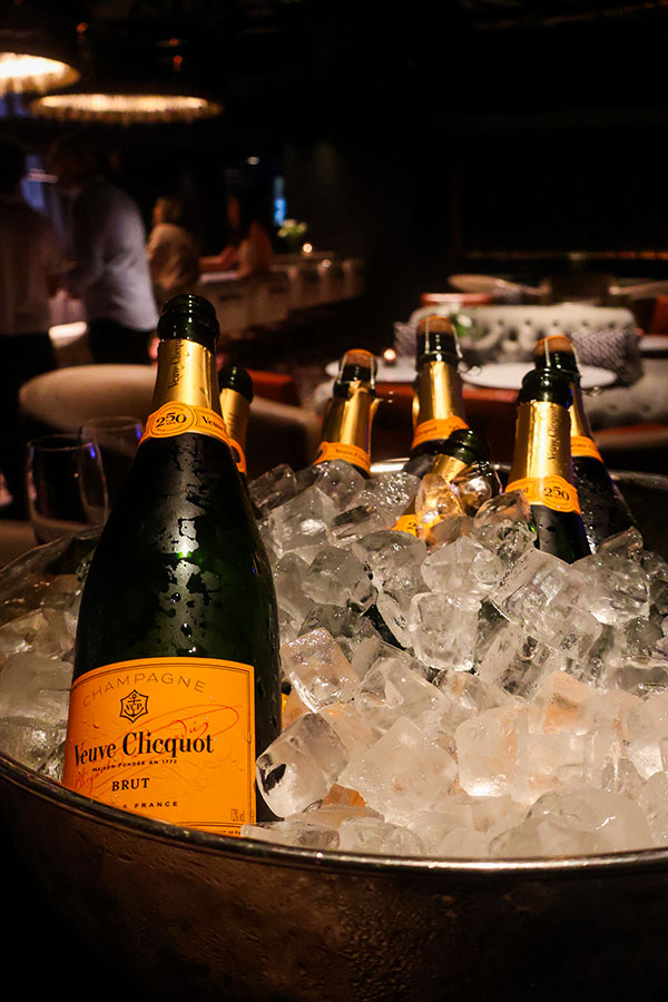 How to be gentleman during the Canadian Grand PrixVeuve Clicquot Champagne at the BOSS x Aston Martin event at the Nacarat
Photo: Normand Boulanger | Gentologie