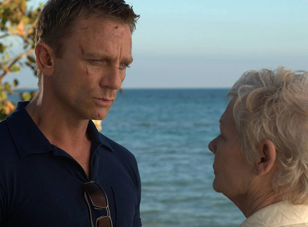 Le Polo Sunspel Riviera en bleu marin dans Casino Royale - Le Meilleur du Gentleman - Juillet 2024