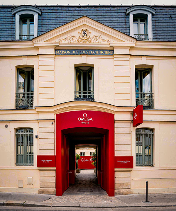 L'entrée de la Maison OMEGA à Paris 2024