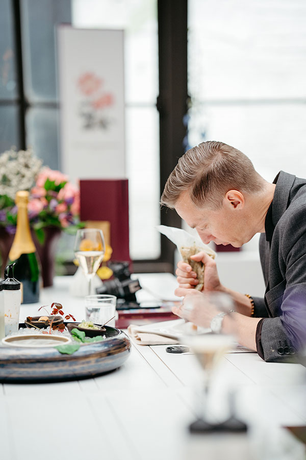 L'éditeur et rédacteur chef de Gentologie, Normand Boulanger, au lancement de la KRUG Week au Jatoba de Montréal