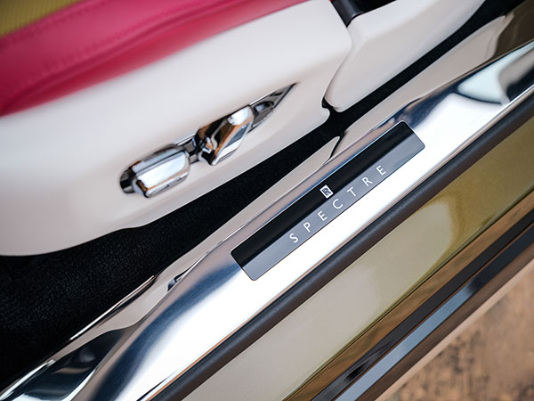 The door sill where you can even put an umbrellaPhoto: Rolls-Royce