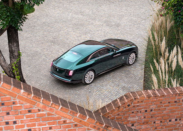 British green complements the sporty curves of this iconic modelPhoto: Rolls-Royce