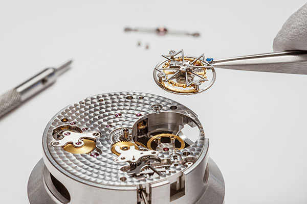 The case making of the Vacheron Constantin Traditionnelle tourbillon chronograph Collection Excellence Platine