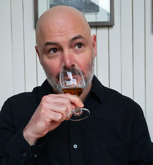 Jean-Philippe Charest, Scotch Columnist at Gentologie drinking Glenmorangie