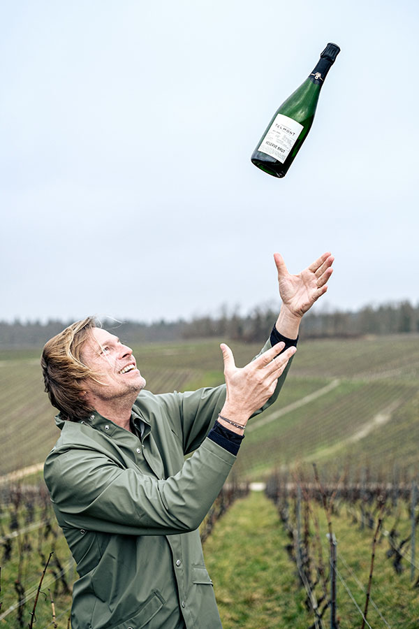 Ludovic du Plessis et la nouvelle bouteille plus légère