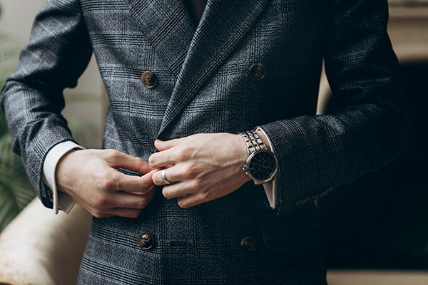 35 mistakes men wearing suits make - The lowest button on the ensemble should never be fastened.