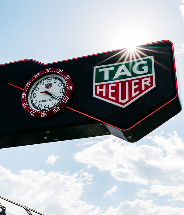 Le chronomètre TAG Heuer bien en vue au Formula 1 Louis Vuitton Australian Grand Prix 2025