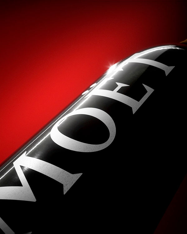 Le mot « MOËT » est bien en évidence sur le nouveau Jéroboam de Moët & Chandon pour la saison 2025 de Formule 1