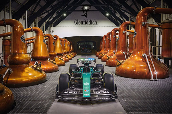 Glenfiddich et Aston Martin Formula One Team à la Distillerie Glenfiddich
