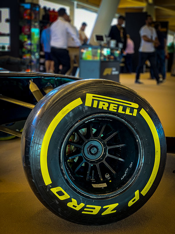 Les pneus Pirelli P Zero. Pirelli est le commanditaire en titre du Grand Prix du Canada