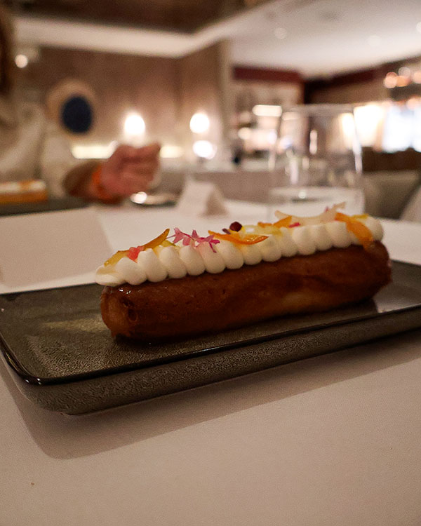 Baba aux agrumes et crème légère de mélilot du chef Paul Peyrat