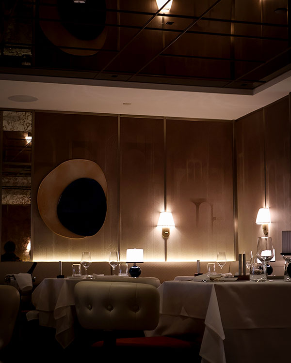 L'ambiance feutrée de la salle à manger du restaurant RENOIR