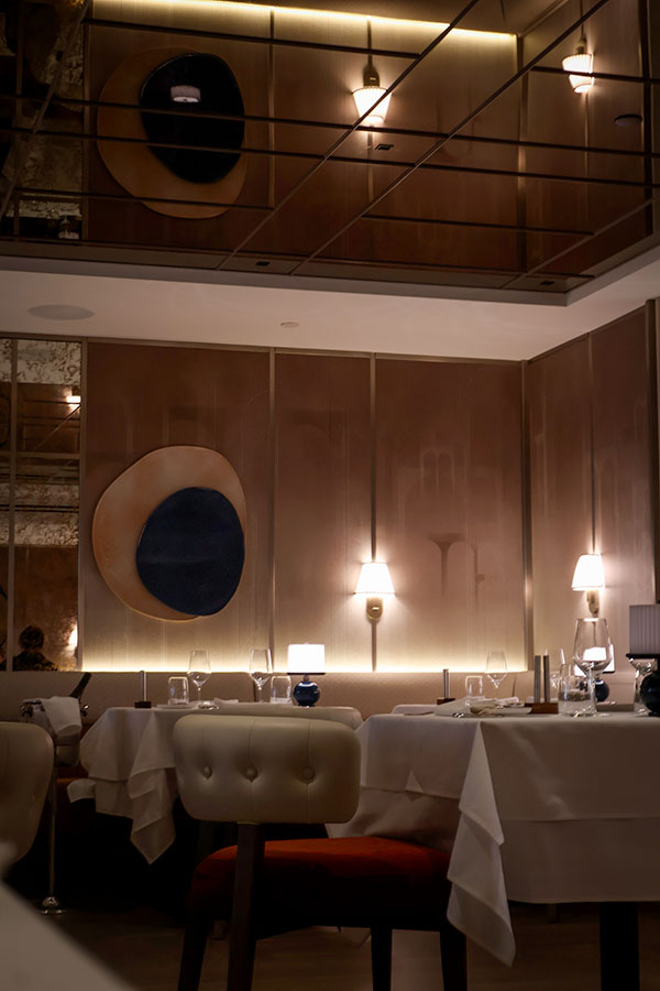 The dining room of Restaurant RENOIR at Sofitel Le Carré Doré Montréal - For a successful weekend as a gentleman in Montréal from May 1st to 4th