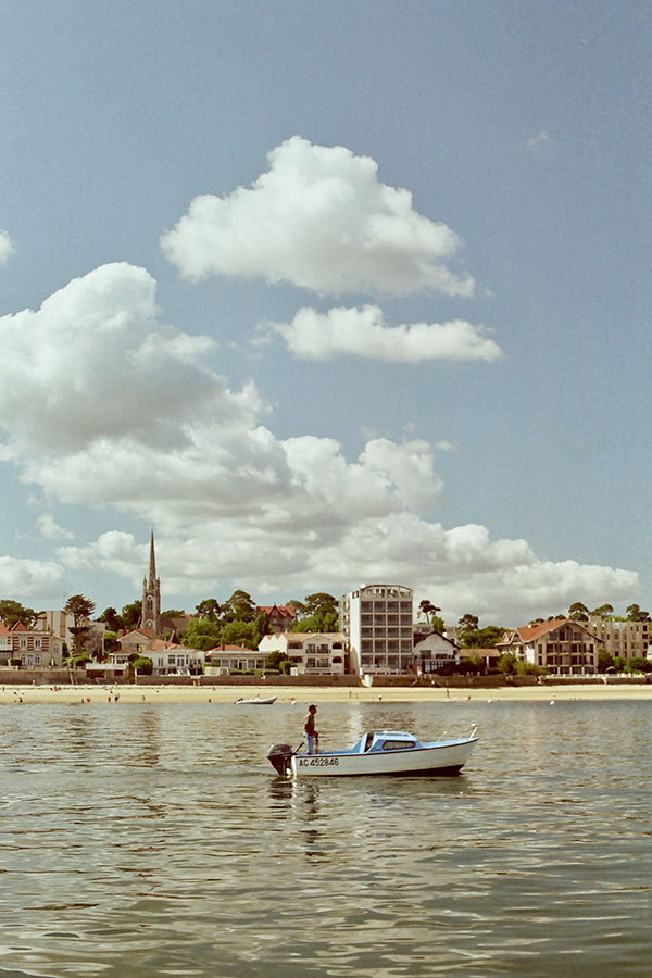 Croisière vinicole dans les grandes régions de France avec CroisiEurope - Un bateau sur les eaux d'Arcachon
