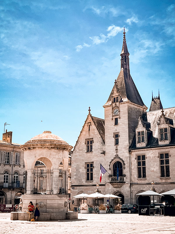 Croisière vinicole dans les grandes régions de France avec CroisiEurope - Le coeur de la commune de Libourne