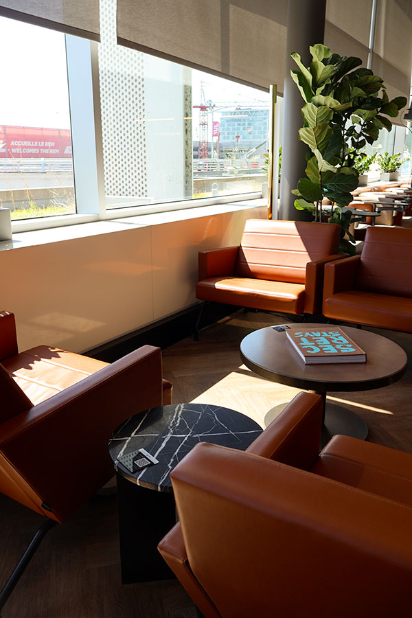 Aire de repos au Salon Aspire Amex de YUL Aéroport International Montréal Trudeau