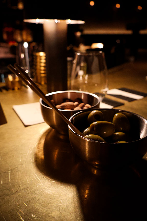 Marcus Night Bar at the Four Seasons Hotel Montréal - Olives and almonds