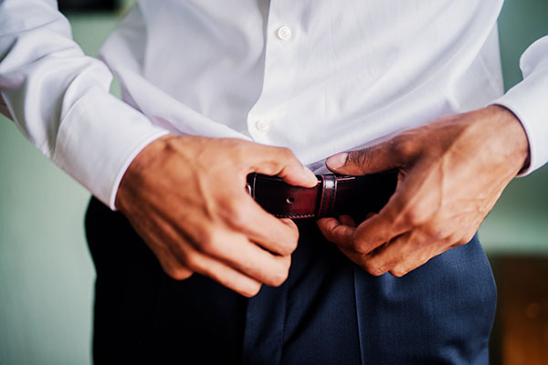 5 style resolutions for men - Belt and shirt