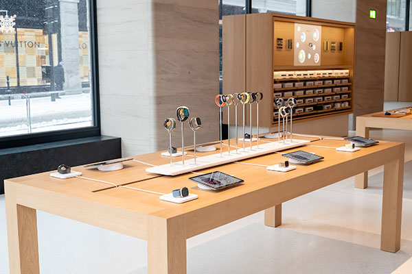 La section Apple Watch de la boutique Apple Sainte-Catherine à Montréal
