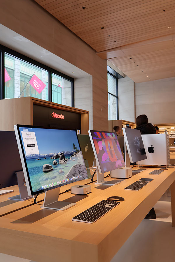 La section Mac de la boutique Apple Sainte-Catherine à Montréal