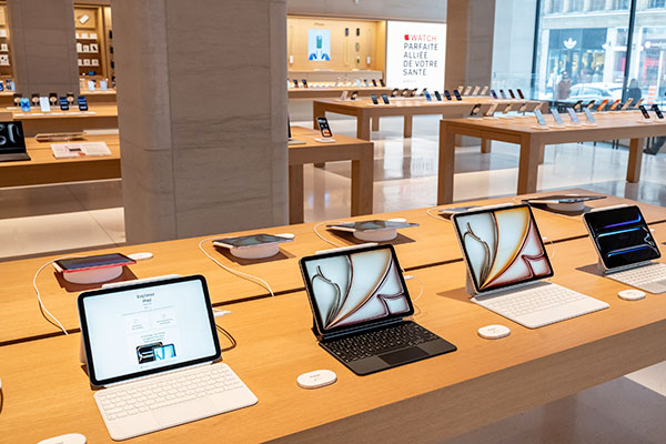 La section iPad de la boutique Apple Sainte-Catherine à Montréal