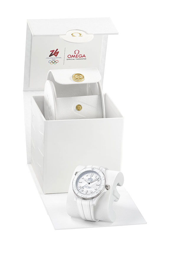 The presentation box and the OMEGA Seamaster Diver 300M Milano Cortina
