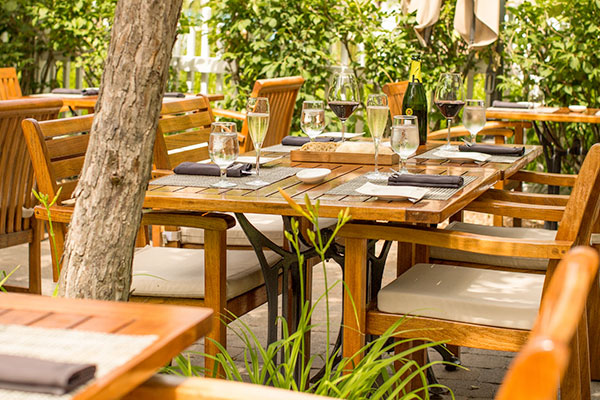 La terrasse extérieure accessible en été