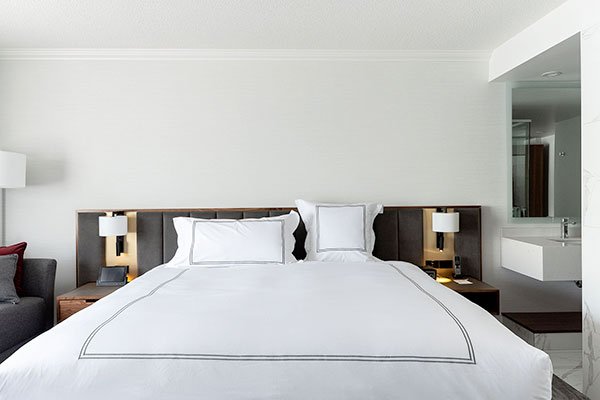 Le Bonne Entente in Québec City Hotel - One of the bedrooms of the majestic hotel