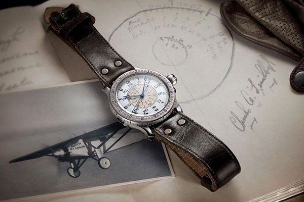 Un exemplaire de la montre Longines à angle horaire, conçue en partenariat avec Charles Lindbergh, est conservé au Musée Longines à Saint-Imier.