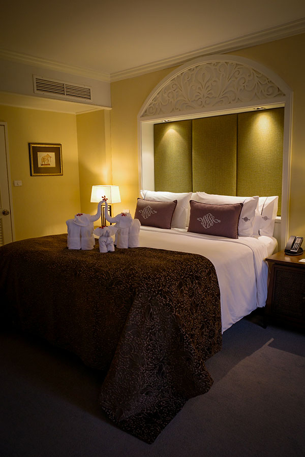 Le grand lit de ma suite - The Sukosol
