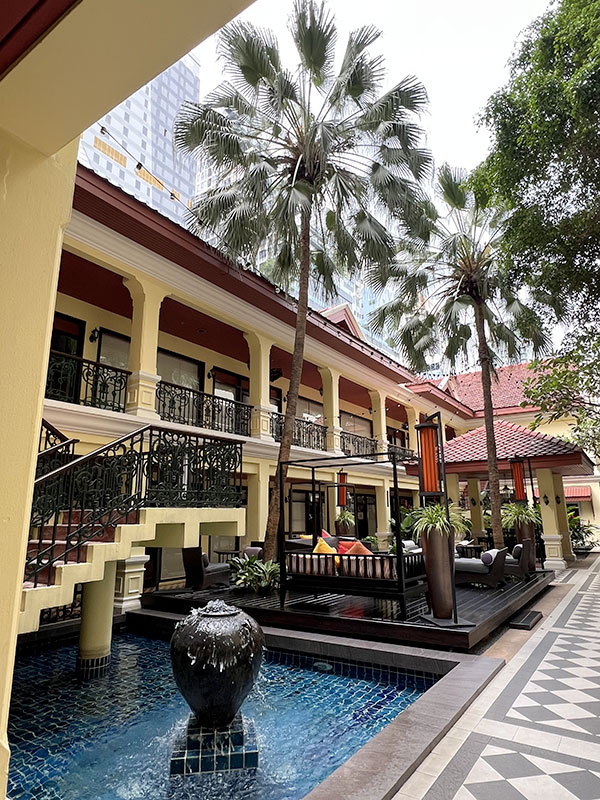 Une terrasse est aussi présente dans la cour intérieure - The Sukosol Bangkok